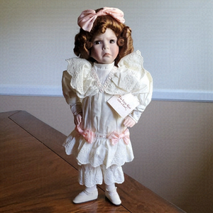 Dianna Effner Porcelain "The Little Girl With A Curl" Mother Goose  Doll 14.5"